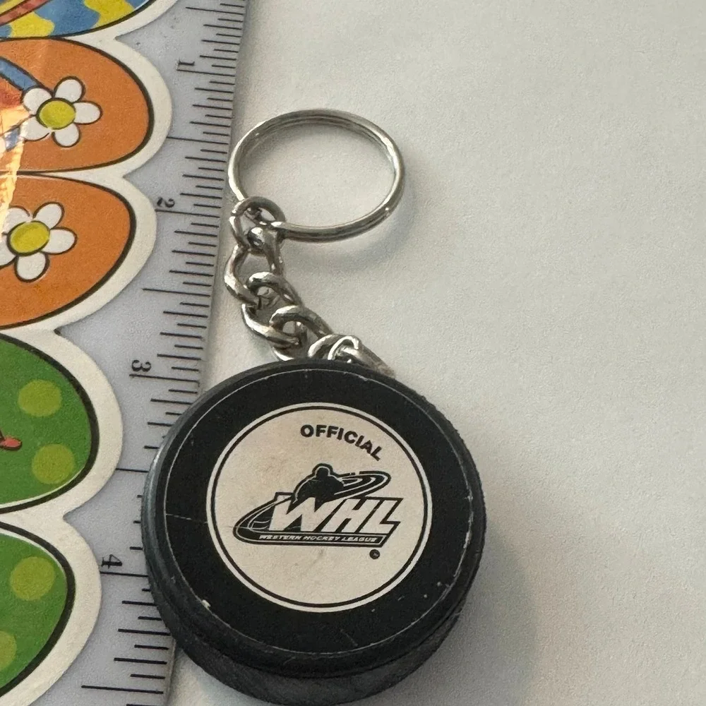 Regina Pats WHL Official Hockey Puck Keychain Vintage‎ Sports Memorabilia